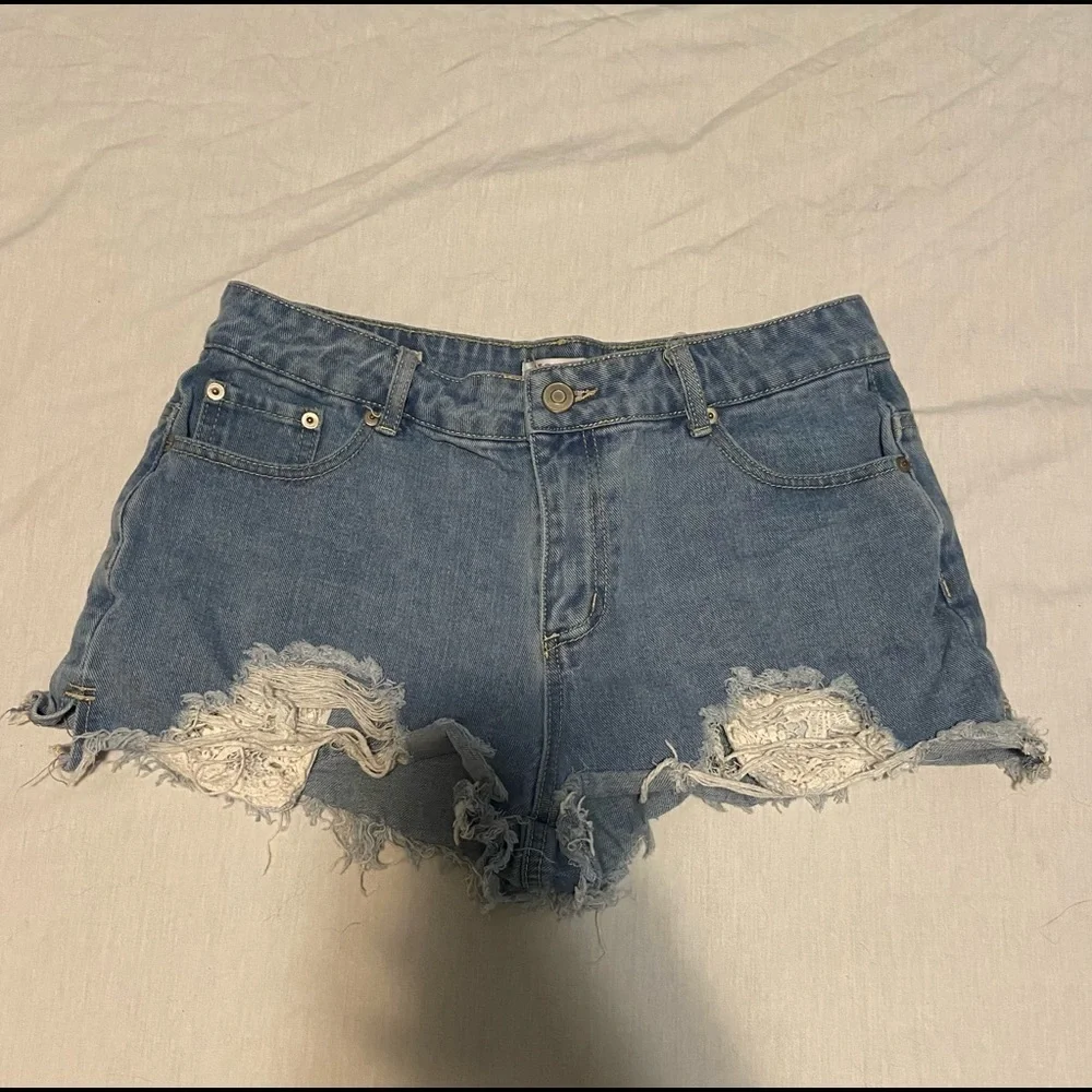 NWOT Hot Kiss Womens Jean Shorts High Rise Shortie Distressed Raw Hem lace
